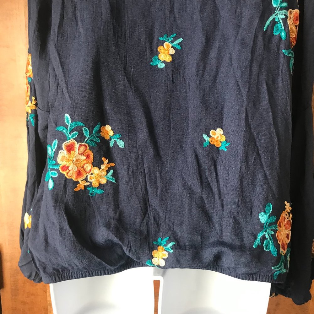 NWT Figueroa & Flower Blueberry w/Embroidered Flowers Peasant Blouse Large - Picture 12 of 13